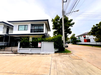 บ้านเดี่ยว นิคมบางพลี : 🚩ตัดใจขายปิดภาระ บ้านแฝด หมู่บ้าน บริทาเนีย กม.26 บ้านใหม่มาก ดูแลอย่างดี 