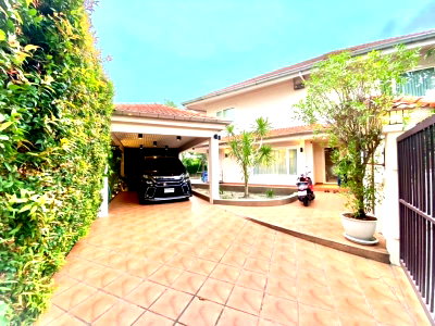 Houses for sale Kasetsart University Si Racha Campus : Luxury detached house, second hand, Sriracha area, city center, full options