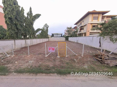 Land for sale, 150 sq.w., near Nakhon In Road, Rama 5 Roundabout, Bang Si Thong, Nonthaburi, suitable for building a house.