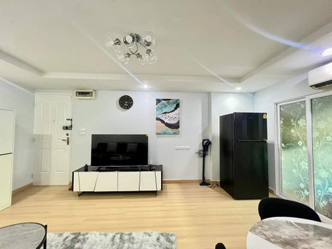 P222 ให้เช่าคอนโด Happy Condo Ratchada18 (แฮปปี้ คอนโดรัชดา18) 2ห้องนอน ใกล้MRTห้วยขวาง ห้องกว้าง เฟอร์ครบ พร้อมเข้าอยู่