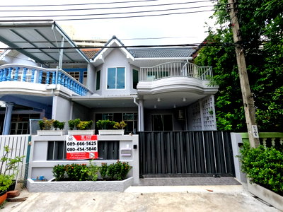 Townhouses for sale : Townhouse for sale, Sukhumvit 50, area 31 sq m, 3 bedrooms, 2 bathrooms
