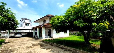 Houses for sale Bangkok :  Land with detached house for sale Phatthanakan Sukhumvit 138 SQ.w corner plot, near Ekkamai Thonglor Best Deal only 12.2 THB
