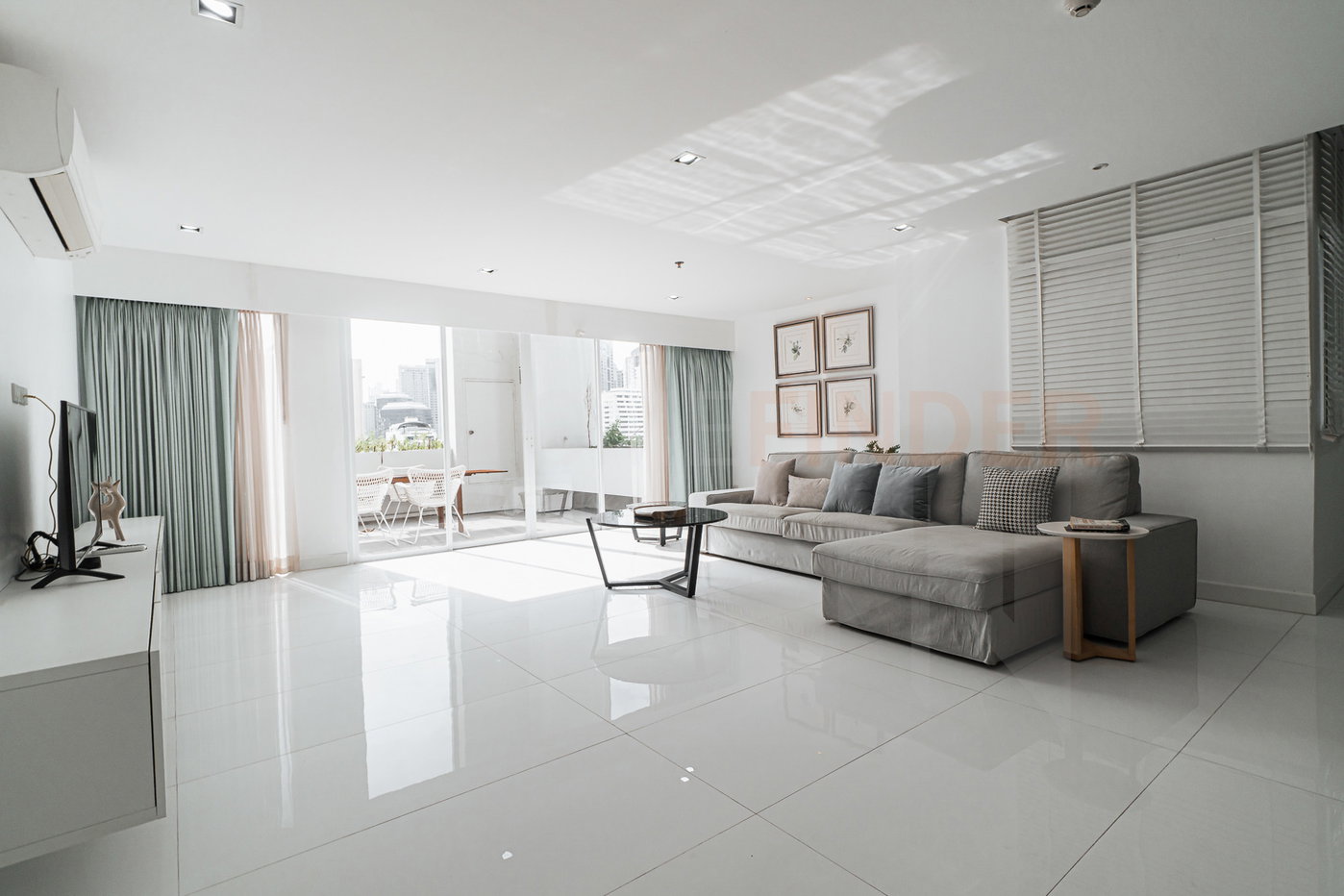 picture Crystal Garden 2 bedrooms, for rent - 1/19