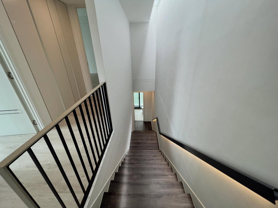 รูป ให้เช่าบ้านหรู 3 ชั้นในโครงการ VIVE กรุงเทพกรีฑา มีลิฟท์ 4 ห้องนอนพร้อมห้องน้ำในตัวทุกห้อง (RW005199) - รูปที่ 6/35