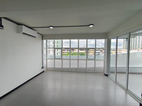 For rent, 4-story townhome, newly decorated, recently completed, Pinklao zone (can register a company)