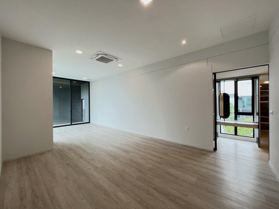 รูป ให้เช่าบ้านหรู 3 ชั้นในโครงการ VIVE กรุงเทพกรีฑา มีลิฟท์ 4 ห้องนอนพร้อมห้องน้ำในตัวทุกห้อง (RW005199) - รูปที่ 9/35