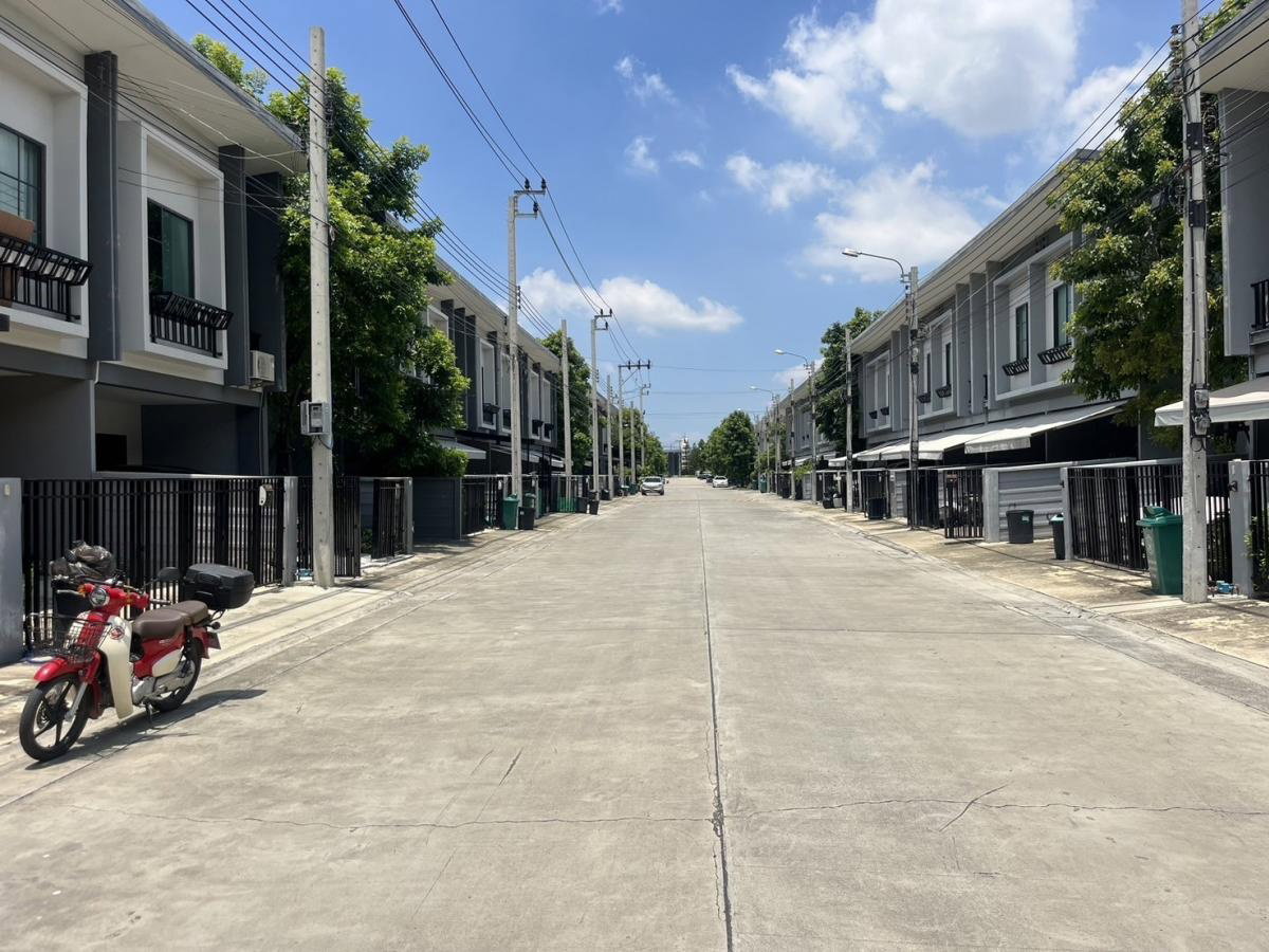 picture Britania Mega Town-               Bangna - 8/22