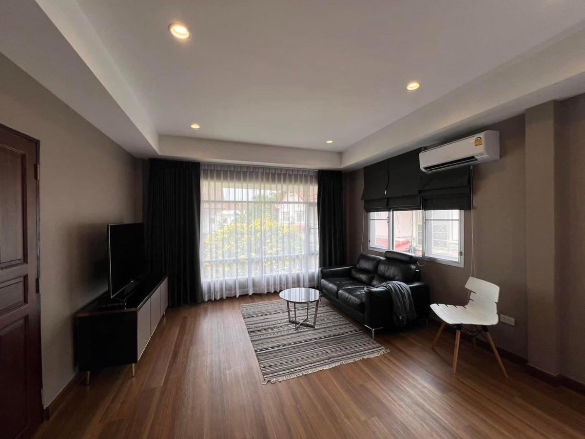 picture Baan mueang Ek.                 2 - 8/14