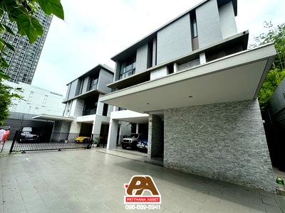 Houses for rent DONKI Mall Thonglor   : House for rent, Quarter Thonglor 25, 4 bedrooms, parking for 8 cars.