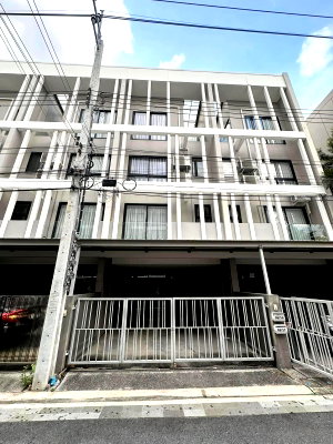ทาวน์โฮมให้เช่า : บ้านให้เช่า Y Residence Sukhumvit 113 พร้อมเข้าอยู่สนใจติดต่อ Line @goodmanpro หรือ โทร 0999029192