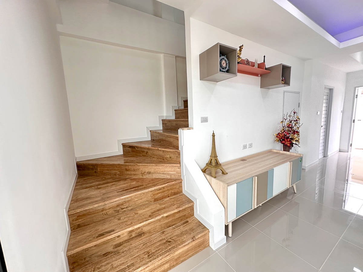รูป ขาย บ้าน ทาวน์เฮาส์ 2 ชั้น บ้านสร้างใหม่ ซอยพยอม 1 แบบ 3 ห้องนอน ขนาด 25 ตรว ตกแต่งสวย ใกล้ ถนนพหลโยธิน นวนคร ตลาดไท ธรรมศาสตร์ รังสิต : EL24S-042  - รูปที่ 6/12