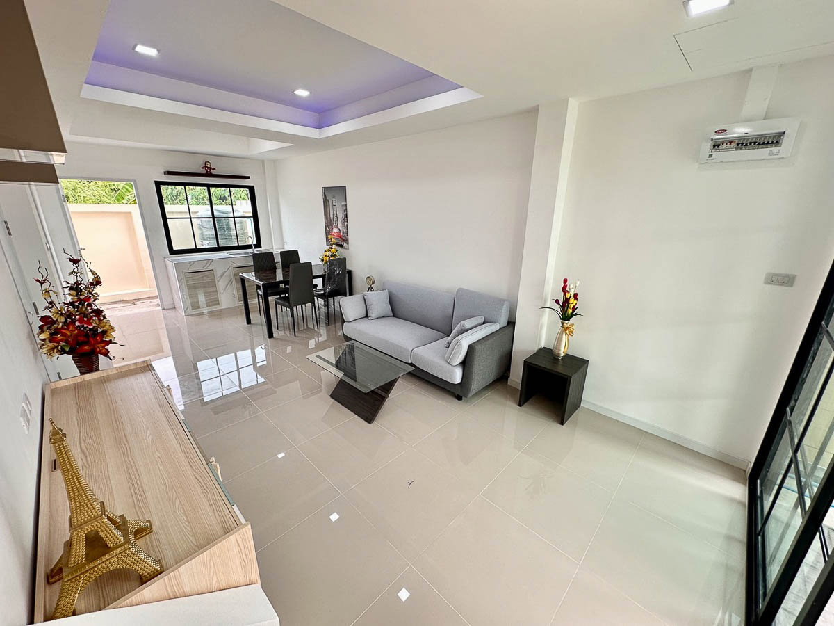 รูป ขาย บ้าน ทาวน์เฮาส์ 2 ชั้น บ้านสร้างใหม่ ซอยพยอม 1 แบบ 3 ห้องนอน ขนาด 25 ตรว ตกแต่งสวย ใกล้ ถนนพหลโยธิน นวนคร ตลาดไท ธรรมศาสตร์ รังสิต : EL24S-042  - รูปที่ 2/12