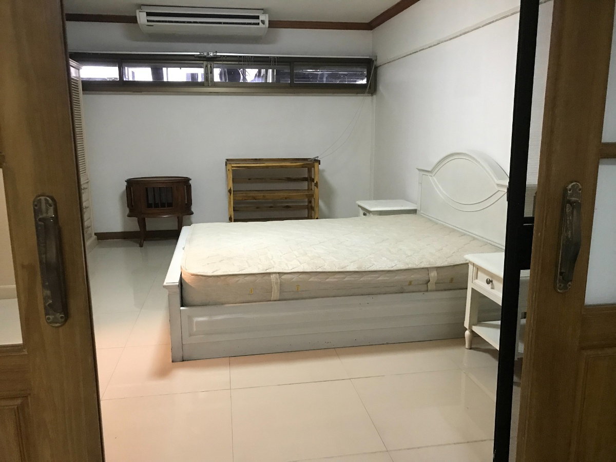 รูป For rent house 4 beds 4 bath with pool nice location (S15-22555) - รูปที่ 34/35