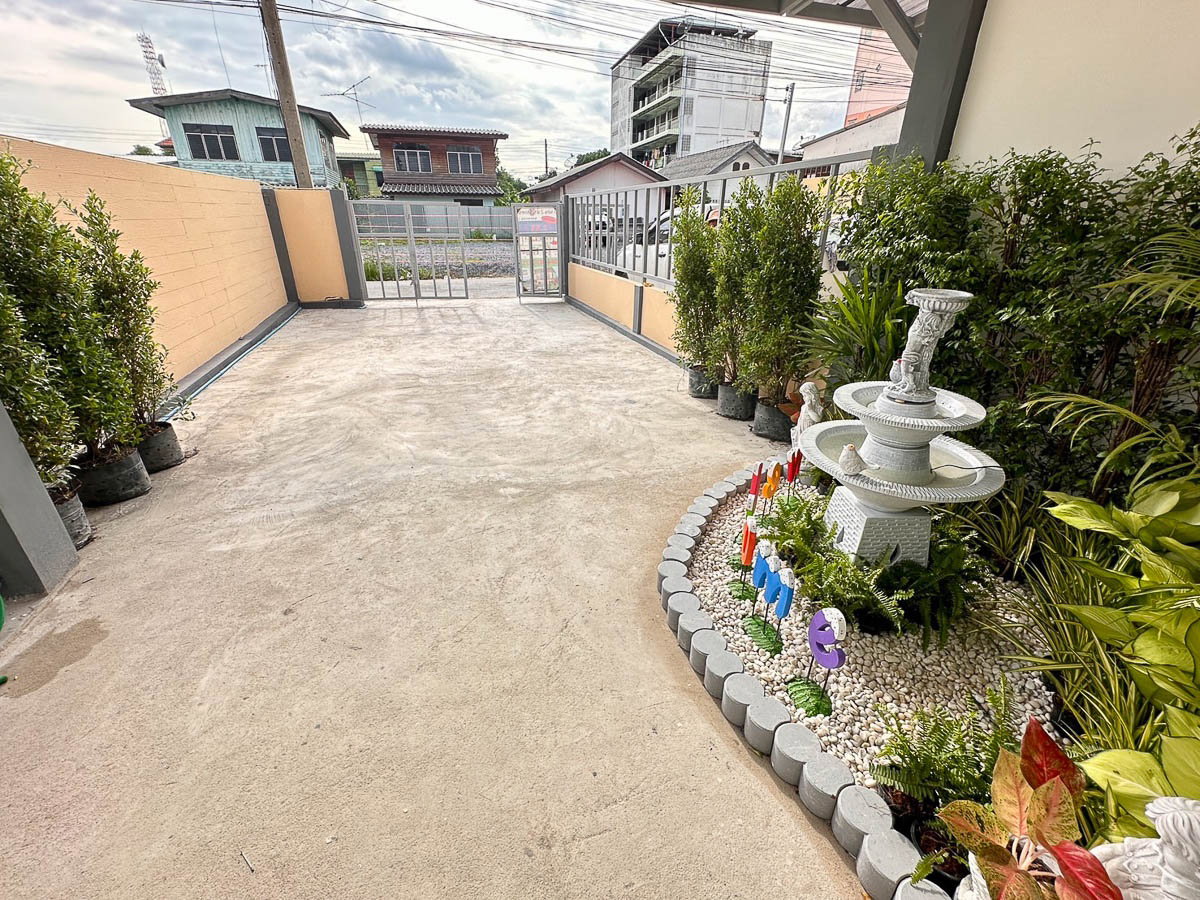 รูป ขาย บ้าน ทาวน์เฮาส์ 2 ชั้น บ้านสร้างใหม่ ซอยพยอม 1 แบบ 3 ห้องนอน ขนาด 25 ตรว ตกแต่งสวย ใกล้ ถนนพหลโยธิน นวนคร ตลาดไท ธรรมศาสตร์ รังสิต : EL24S-042  - รูปที่ 11/12