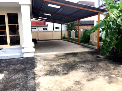Houses for rent : No Agents, single house for rent, owner rents himself, Parichat Village, Pathum Thani, located on Road 345, land size 83.5 sq.wa, house area 180 sq.m.
