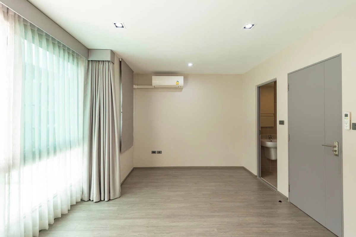 รูป ขาย Townhome 3 ชั้น ตกแต่งบิ้วอินทั้งหลัง บ้านทิศใต้ ลมดี พร้อมเข้าอยู่ - SW001650 - รูปที่ 12/18