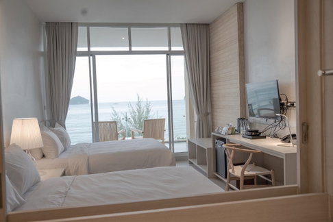 บ้านพร้อมที่ดินติดทะเล หาดส่วนตัว อ.เมืองประจวบคีรีขันธ์ แปลงสวย