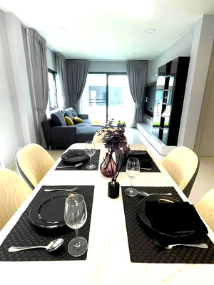 บ้านเดี่ยวให้เช่า : เช่า 80,000 บาท/เดือน 3/3 นอน เซ็นโทร บางนา กม.7