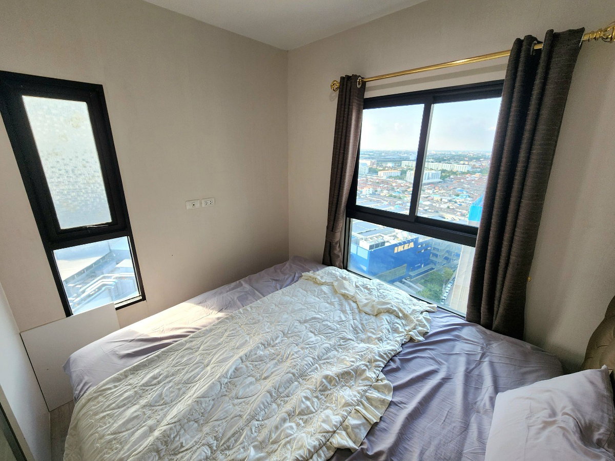 picture Available. luxurious ** For rent, Plum Condo Central Station++ has a washing machine. and bathroom glass divider++ 4 air conditioners - 6/94