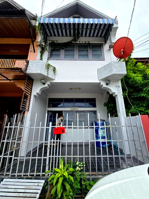 Townhouses for sale Chiang Mai : 2 story townhouse for sale 3.7 mb. walkable to prc school 400 m. near central festival chiangmai 2 km.