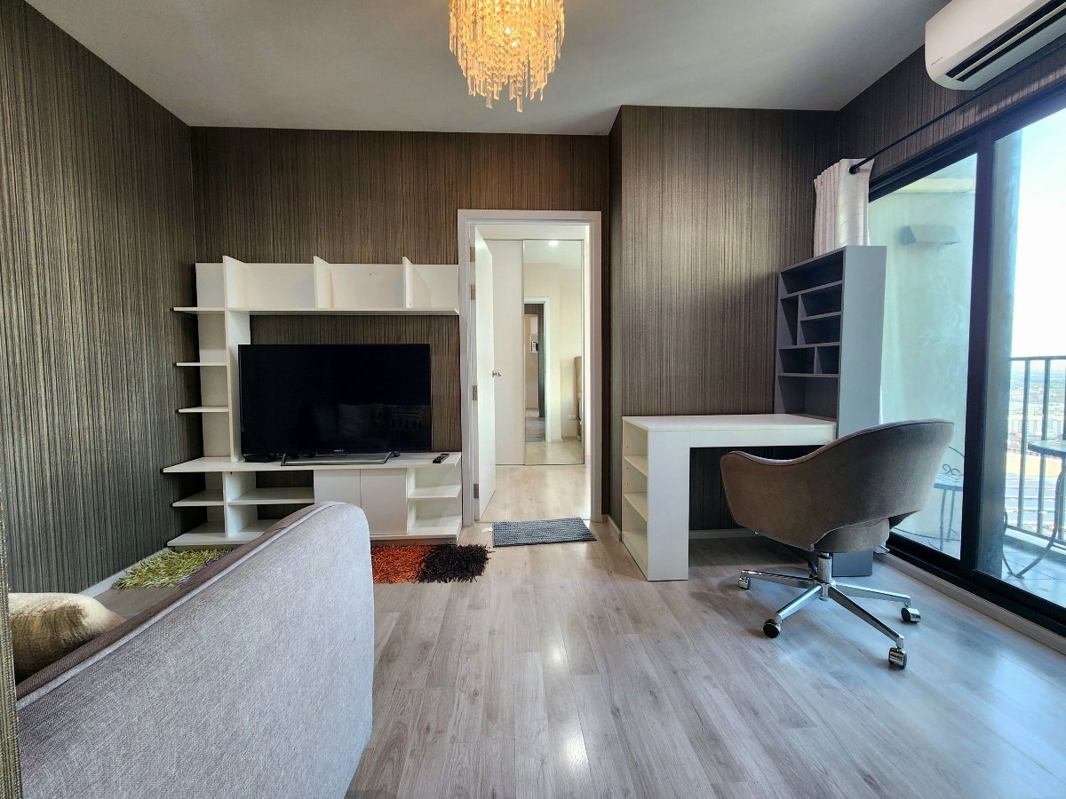 picture Available. luxurious ** For rent, Plum Condo Central Station++ has a washing machine. and bathroom glass divider++ 4 air conditioners - 2/94