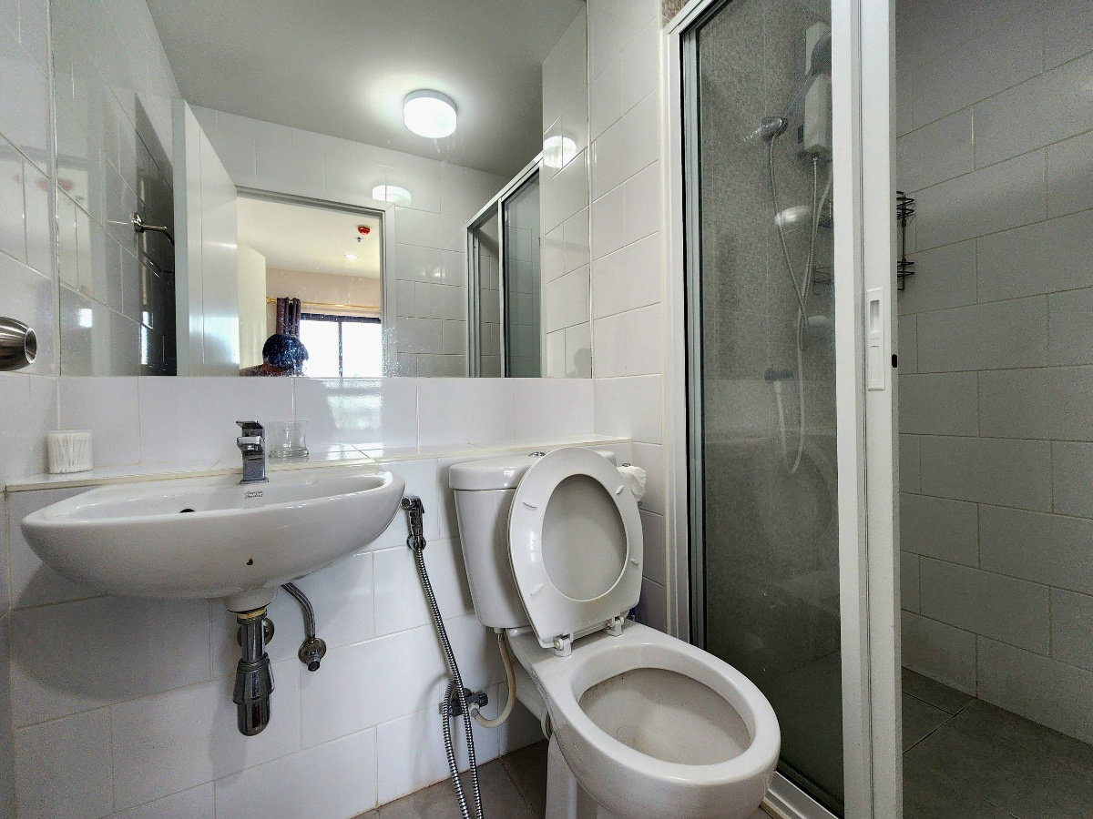 picture Available. luxurious ** For rent, Plum Condo Central Station++ has a washing machine. and bathroom glass divider++ 4 air conditioners - 59/94