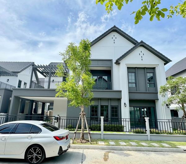 Houses for sale : Selling the largest house in the project - Centro Bangna detached house, Km.7, Phase 2, next to Mega Bangna
