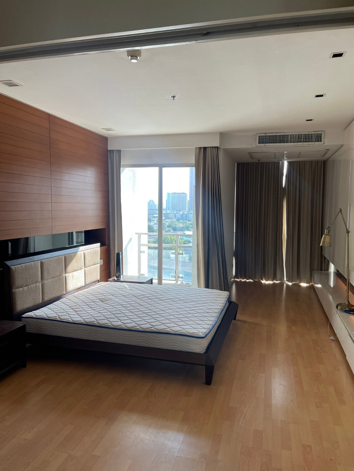 Condo for rent NUSASIRI GRAND CONDO / 1 bedroom / 2 bathrooms Next to BTS Ekkamai and Gateway Ekkamai"