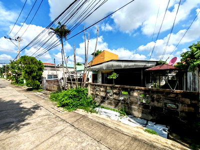 Land for sale Sripatum University : For Sale: Land in Chin Khet – Urgent !!!  Selling land with buildings, area 63 sq.wah, Soi Ngamwongwan 47, Section 6-2-9. 