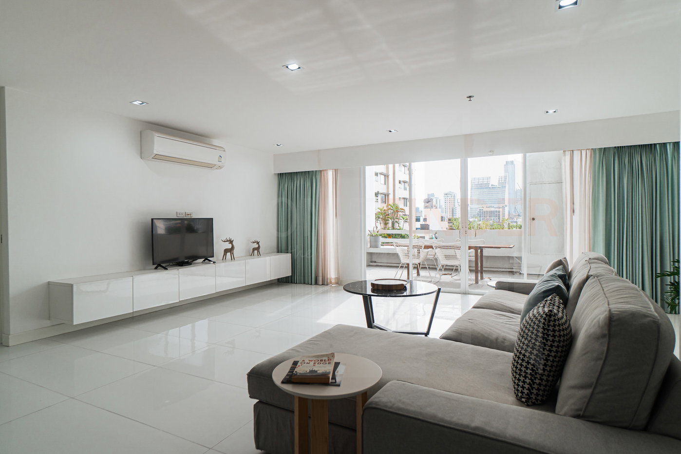 picture Crystal Garden 2 bedrooms, for rent - 11/19