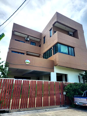 โฮมออฟฟิศ สมุทรปราการ : หาไม่ได้แล้ว​ Home​ office​ ย่านบางพลี,​ ใกล้แหล่งจ้างงานนิคมบางปู พื้นที่ใช้สอย504 ตร.ม​ มีห้องมากกว่า10ห้อง​ !! ​อาคาร​ 3 ชั้น เนื้อที่53 ตร.วา​