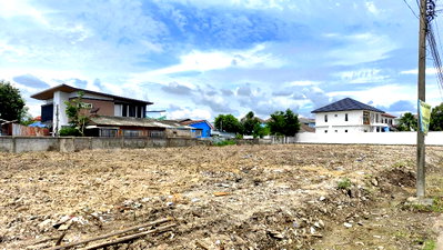 Land for sale Metropolitan Electricty Authority Samut Prakan : Land for sale - Pengoville Village, near Srinakarin Road (200 meters)