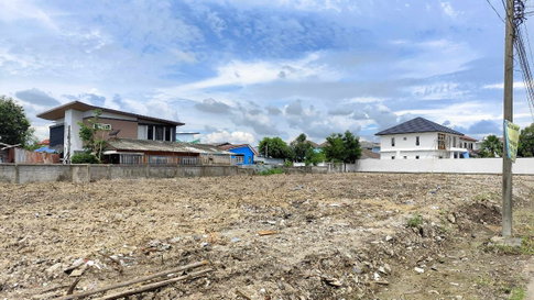 Land for sale - Pengoville Village, near Srinakarin Road (200 meters)