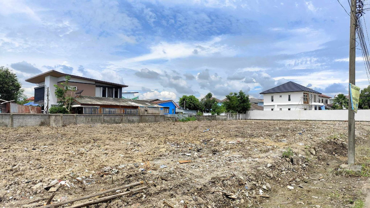 picture Land for sale - Pengoville Village, near Srinakarin Road (200 meters) - 1/2