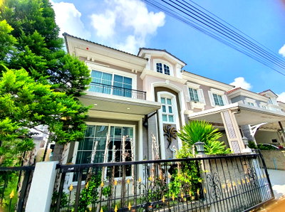 บ้านแฝด วิทยาลัยอาชีวศึกษาธนบุรี : ขาย โกลเด้น นีโอ สาทร Golden Neo Sathorn พร้อมเข้าอยู่ ใกล้ BTS วุฒากาศ   