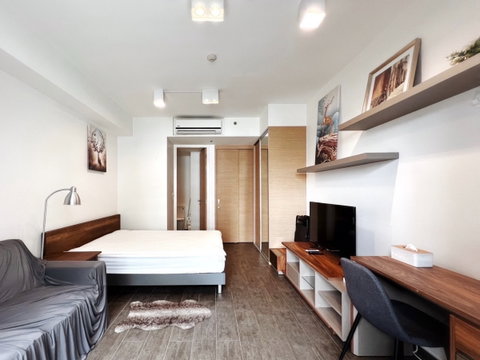 For Rent The Lofts Ekkamai (Near BTS EKKAMAI)