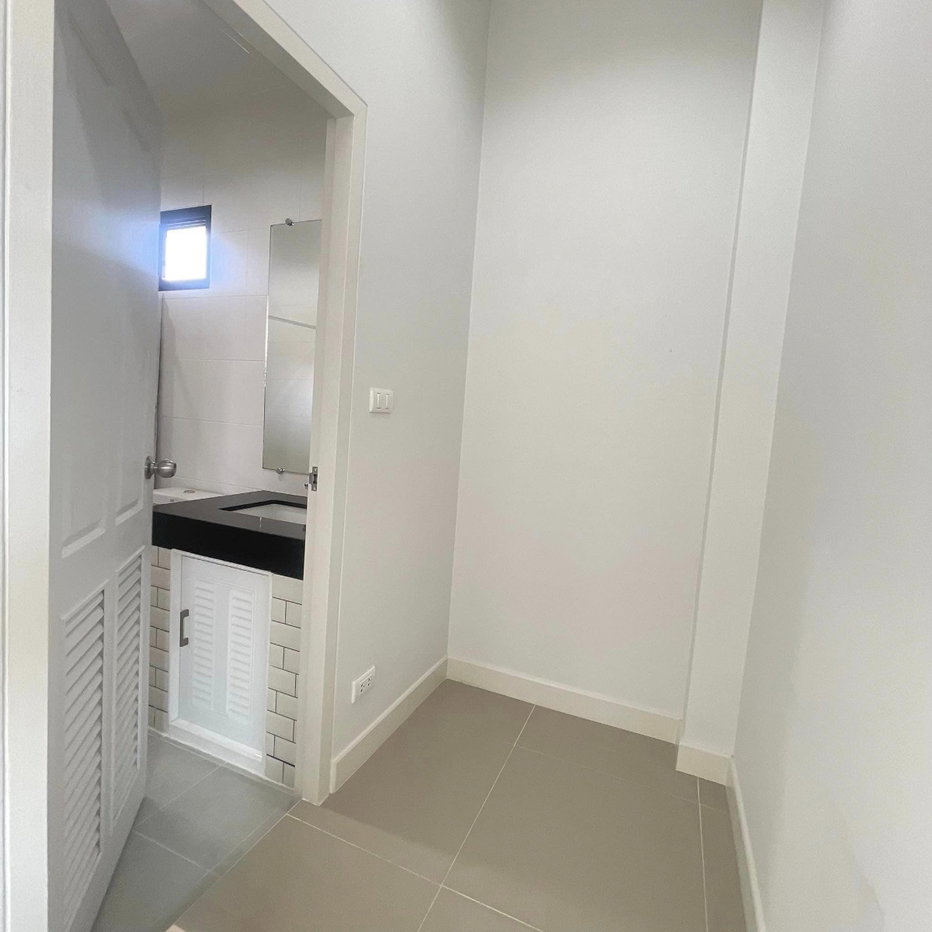 รูป ขายบ้านในโครงการใหม่ ติดถนนสันกำแพงสายเก่า หน้าหมู่บ้านมีเซเว่น - SW001708 - รูปที่ 33/39