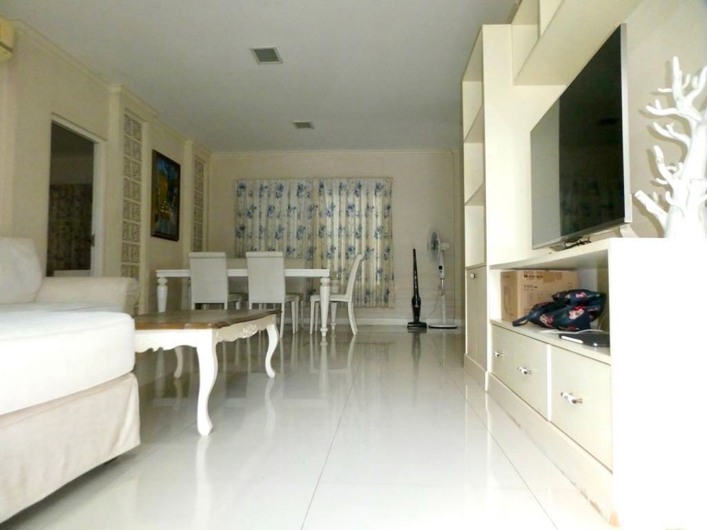 รูป ให้เช่าบ้านในโครงการหรูซีรีนเลค ตกแต่ง built-in ทั้งหลัง พร้อมเข้าอยู่ - RW005335 - รูปที่ 8/42