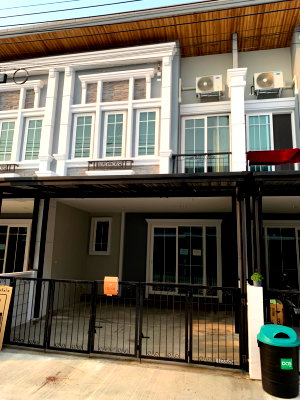 Townhouses for rent Bangkok : Townhouse for rent at Gloden Town Sathorn
