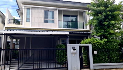 บ้านแฝด วิทยาลัยดุสิตธานี : #E1245957 ✅ 15/10/67 ขายบ้านแฝด 2 ชั้น โครงการ The Plant Estique Pattanakarn 38 📲📢สอบถาม ld line @condoboy