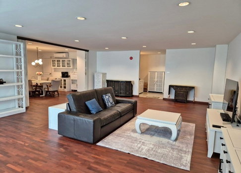 LTH11055-Pet Friendly CONDO FOR RENT in Phrom Phong 3 Beds 2 Baths 200 sqm. ONLY 80k/month