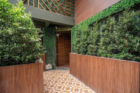 LTHC11065– Townhouse in Sukhumvit Soi 11 FOR RENT 8 beds 3 baths size 124 Sq.m. Near BTS Nana ONLY 135K/Month