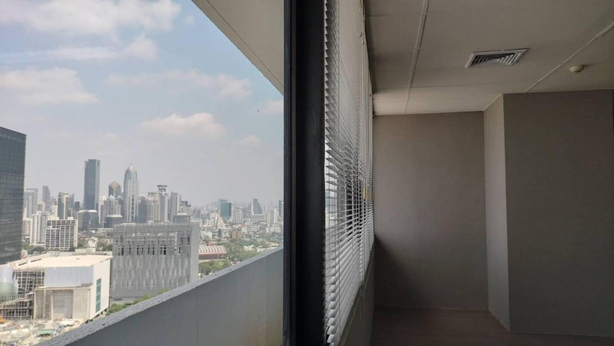 picture  Lumpini.              Tower Rama4 - 3/22