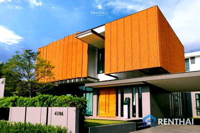 ขายบ้านเดี่ยว : การอยู่อาศัยหรูหราอยู่ที่นี่ วิลล่า 3 ห้องนอน 4 ห้องน้ำ ขนาดใหญ่