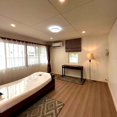 Houses for rent Siam University : LTH11083-House FOR RENT at ICON SIAM size 200 Sq.m. 3 beds 2 baths Near BTS Charoen Nakhon.ONLY 85k/Month