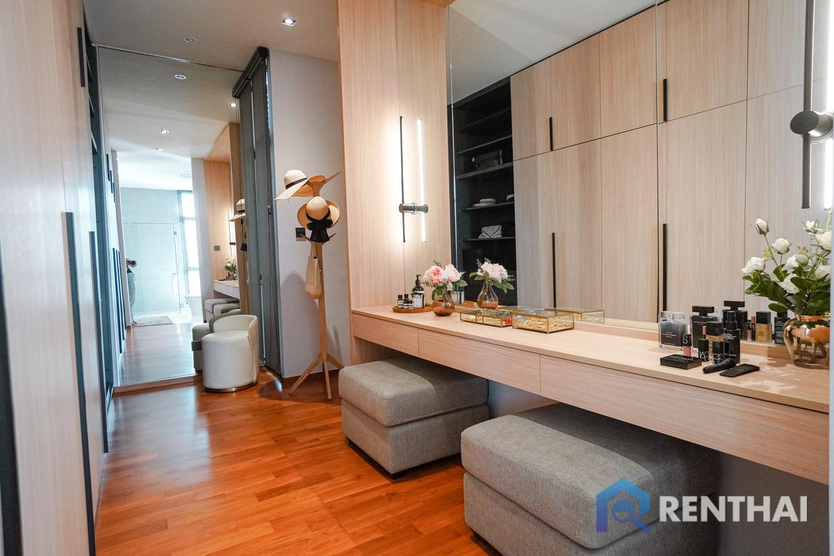 รูป บ้านหรูสไตล์โมเดิร์นบนเนินเขาในพัทยา วิวสวยที่สุด - รูปที่ 18/25