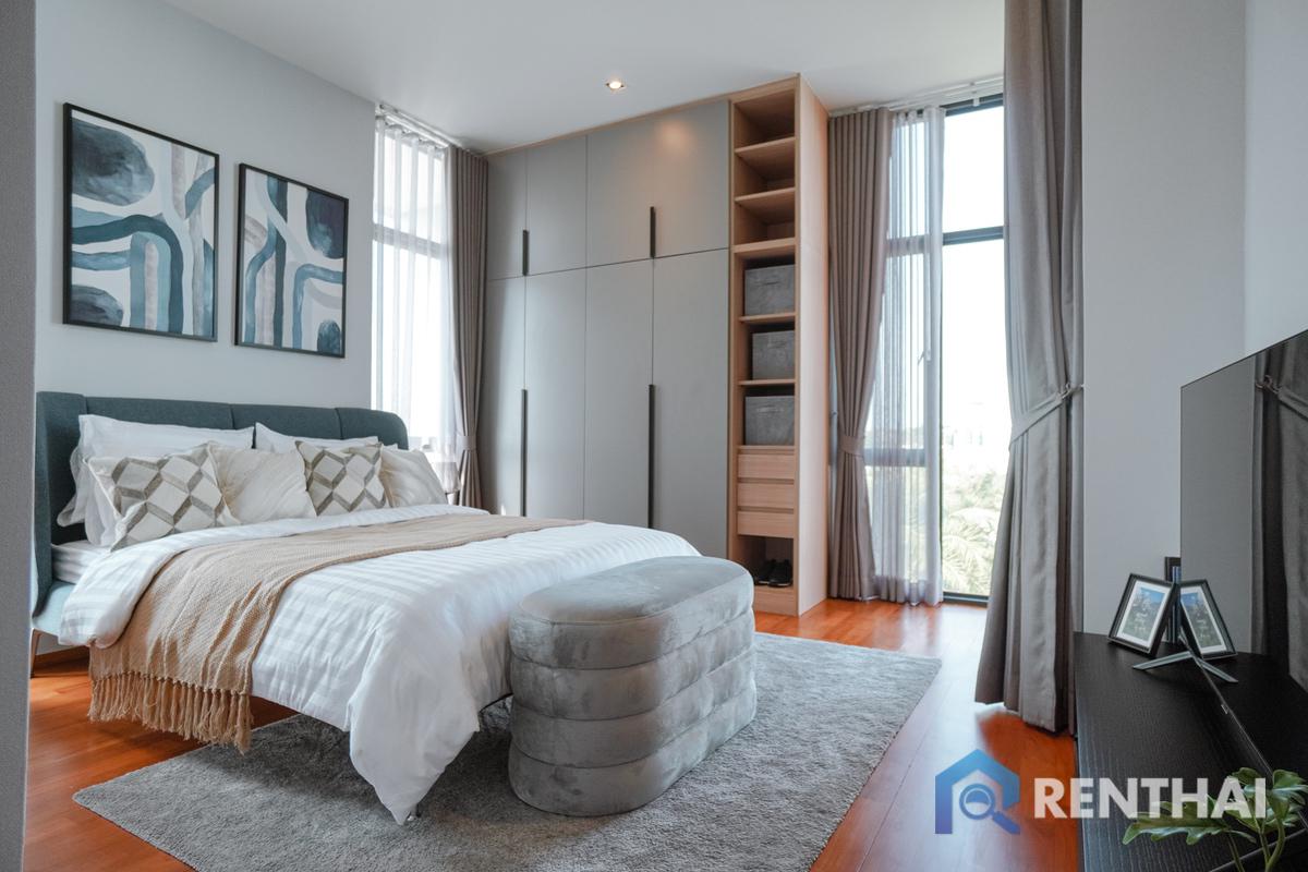 รูป บ้านหรูสไตล์โมเดิร์นบนเนินเขาในพัทยา วิวสวยที่สุด - รูปที่ 19/25