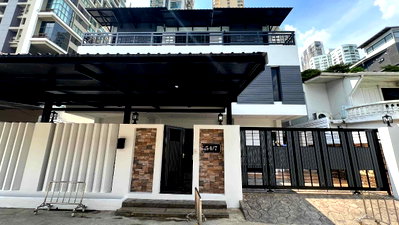 เช่าทาวน์โฮม วัน แบงค็อก   : LTH11094-Townhouse FOR RENT in Sukhumvit 26 5 beds 5 baths Near BTS Phrom Phong ONLY 250K/Month