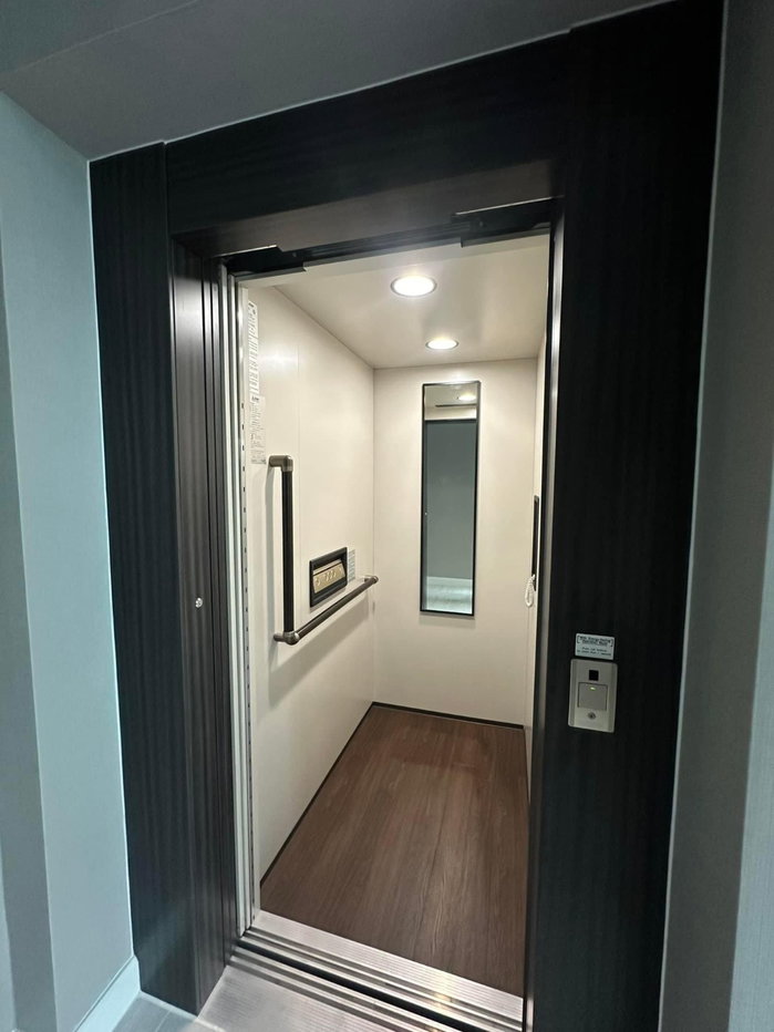 picture Renting 4bed luxury house ready to move in - 10/18