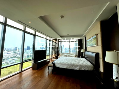 Condos for sale : Corner Unit 3 Beds 4 Baths with Bathtub Open View 386.56 Sq.m. High Fl 20+ BTS Ratchadamri 300 m. at 185 Rajadamri Condo / For Sale